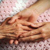 Scegliere una residenza per anziani: un gesto d’amore consapevole