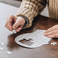 Come stimolare la mente ogni giorno: attività semplici per gli anziani